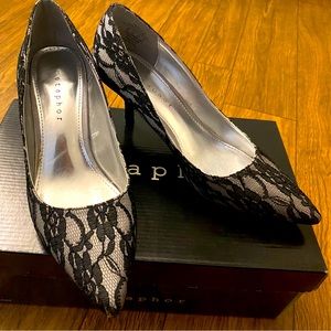 WOMEN’S METAPHOR POINTED TOE PUMPS